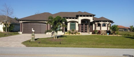 Beautiful 3 BR 3 BR 3 car garage on the canal. Golf course behind this house.