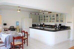 Kitchen & Dinning Area