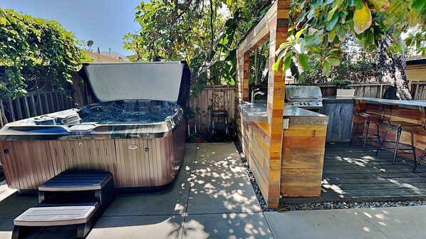 Beautiful woodwork and concrete counters in the shared Backyard BBQ Area! Brand New Jacuzzi!