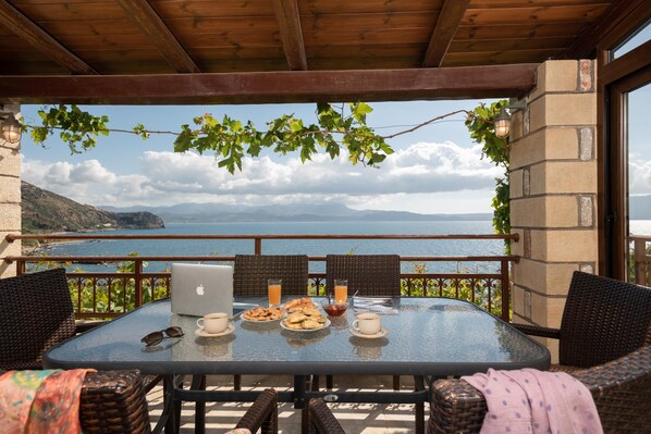 Relax and enjoy the magnificent sea view