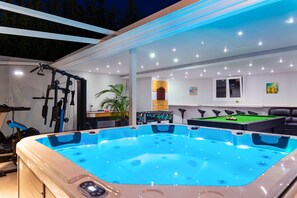 Bain à remous intérieur