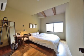 Bedroom 1 (2F)