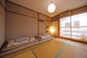 futon room