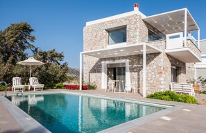Villa Ammos- Poolside