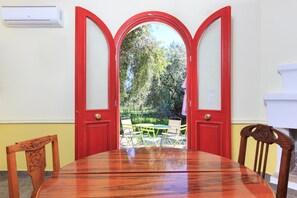Dining area & patio