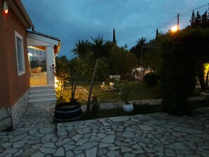 VIlla Caramella Spartylas night time