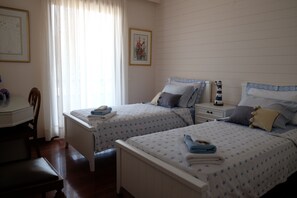 Two single-bed Bedroom