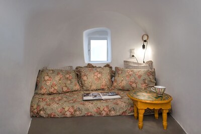 Aerie beautiful house, heart of Oia's traditional settlement, Caldera view