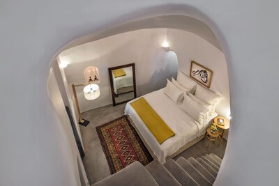 Aerie beautiful house, heart of Oia's traditional settlement, Caldera view