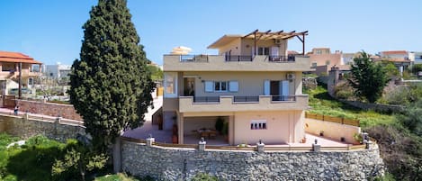 3 stoery villa,Amnatos,Rethymno,Main facade of the property