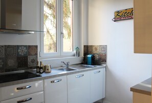 Fully equipped kitchen