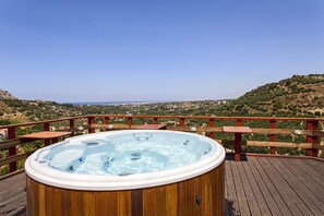 outdoor hot tub