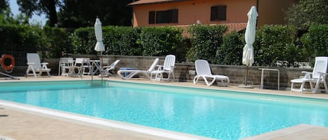 vista piscina e casa principale