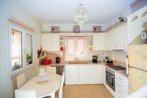 kitchen, dining room 
