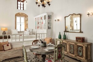 Dinning Area & sitting room
