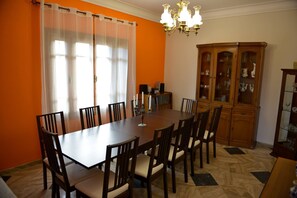 The dining room. Everybody is welcome!