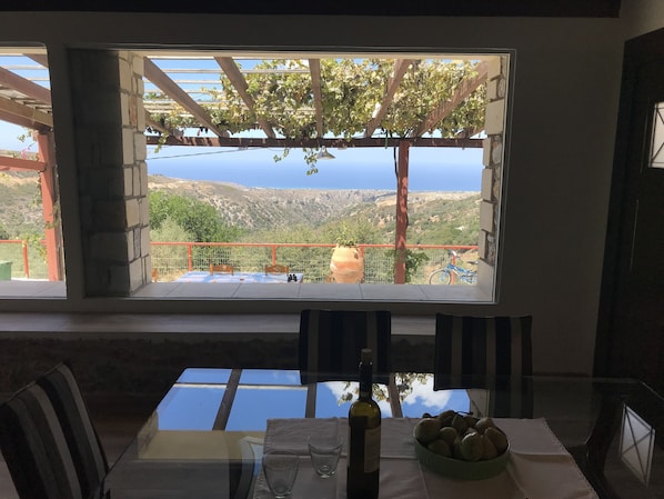 The view from the kitchen and the living room,the local canyon and the sea!