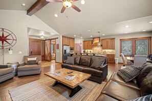 Caldera Cabin 41-13