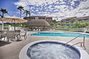 Community Pool & Hot Tub