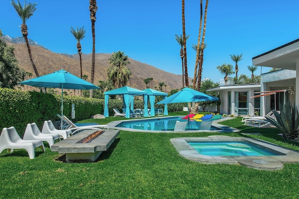 Spacious Grounds with Large Pool, Spa, Fire Pit, Cabanas and Mountain View