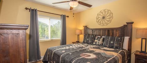 King-size Master Suite, Flat-Screen TV and Private bathroom with Tub/Shower Combo