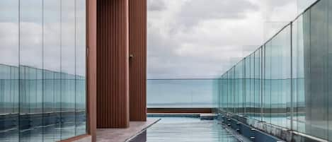 Side pool on floor 6