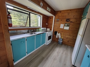 Fully equipped kitchen, with full stove and large fridge with freezer space.