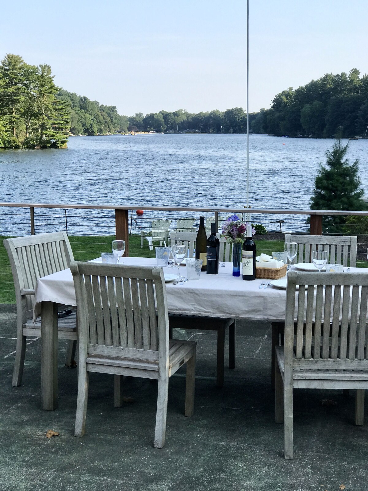 Peaceful Pinewood Retreat 1 hour from NYC, close to Yale, SHU, & FU!