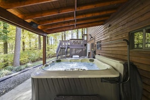 Outdoor spa tub