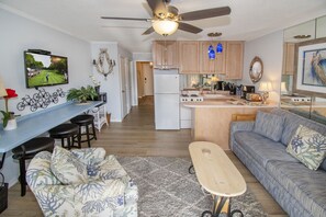 Living room, dining area and kitchen, very open and bright!