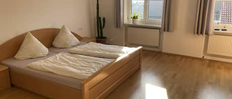 Ferienwohnung "St. Georg" (110 m²) mit kostenfreiem WLAN am Rande des Altmühltals-Schlafzimmer