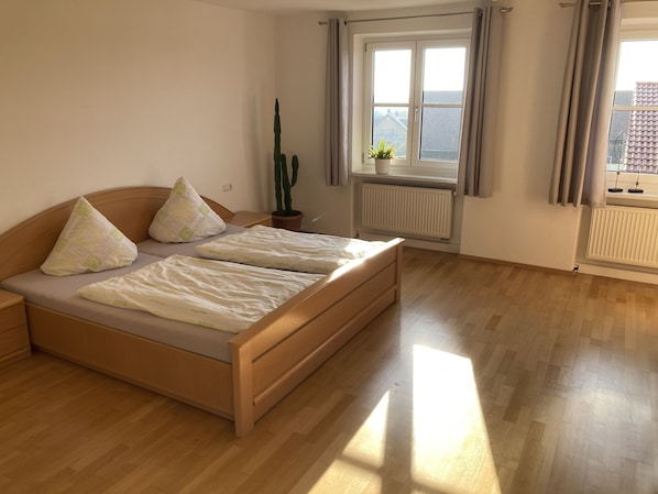 Ferienwohnung "St. Georg" (110 m²) mit kostenfreiem WLAN am Rande des Altmühltals-Schlafzimmer