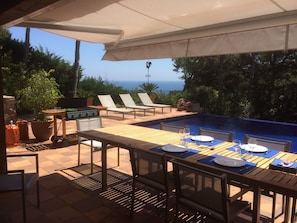 Lunch is ready around the pool