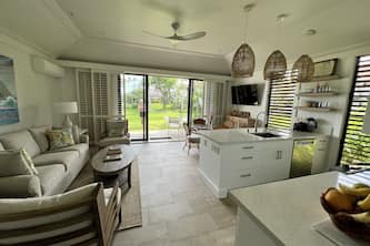 Tropical Retreat in Paradise-steps from the Ocean! Newly remodeled with A/C.