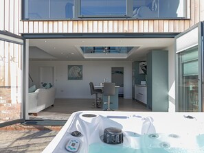 Exceptional holiday home featuring huge bi-folding doors | The Retreat - Broadstone Barns, Ticknall, near Derby