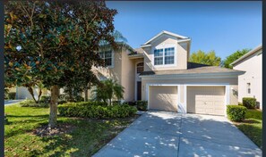 Beautiful five bedroom, five bathroom Windsor Hills Vacation Pool Home