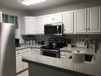 Beautifully renovated 2BR 2BA Condo w/ pool! Minutes from beach and boardwalk!