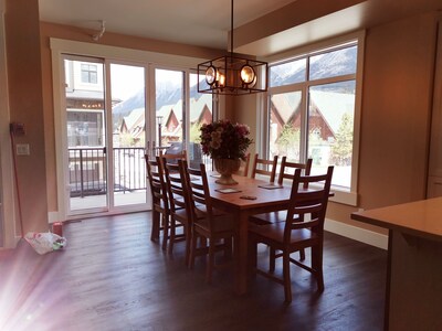 2608 SQF ALL NEW STUNNING MOUNTAIN VIEW TOWNHOUSE 4BR+4.5BTH FOR 12 NEAR ALL