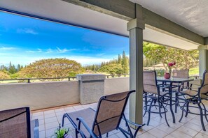 Chic and shaded with views for days?this lanai is made for morning mimosas and golden-hour conversations KGV-16T4
