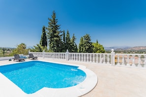 Detached villa with private pool | Cubo's Holiday Homes	