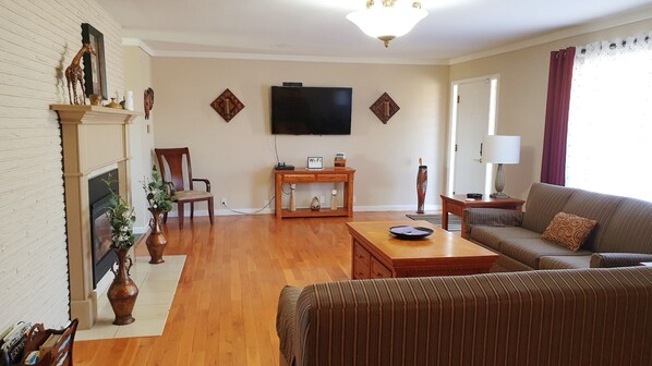 Living Room (1)