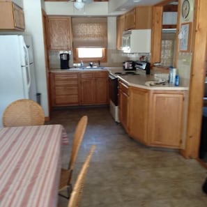 Kitchen / dining area