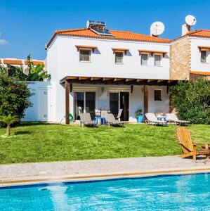 Luxury Villa - Fully Equipped with Pool and near the beach