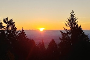 Sunrise over the Cascade Mountains. 