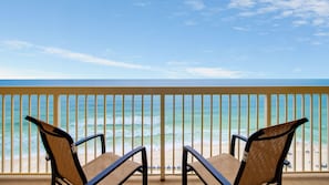 Balcony - Close your eyes and picture the sound of the waves!