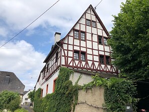 Vorderansicht - unser Burghof Hagen