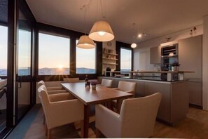 Skyflats Vienna Hills View Living Kitchen