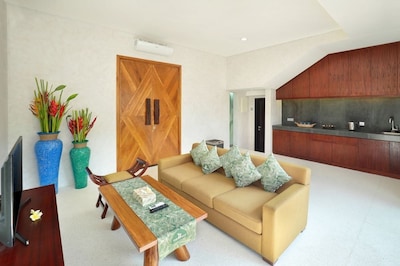 Clean, Spacious, Quiet Villa in Nusa Dua, 2 Bedrooms, Close to GWK Cultural Park