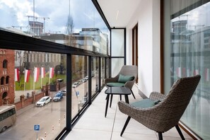 A view from the balcony showing an urban landscape, providing a nice outdoor relaxation space.

