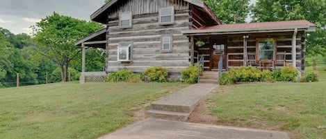 Welcome to the Cabin at Roney Creek Farm